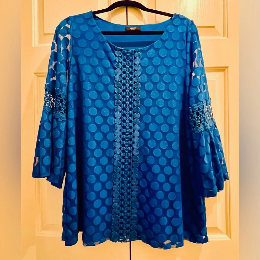 Alfani Bright Blue Top w/ Bell Sleeves Sleeves size 1X - Picture 1 of 4